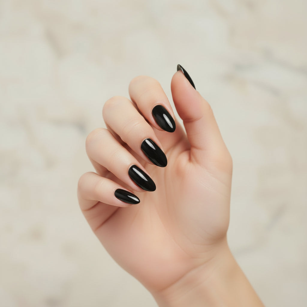 Faux ongles noirs mats amande