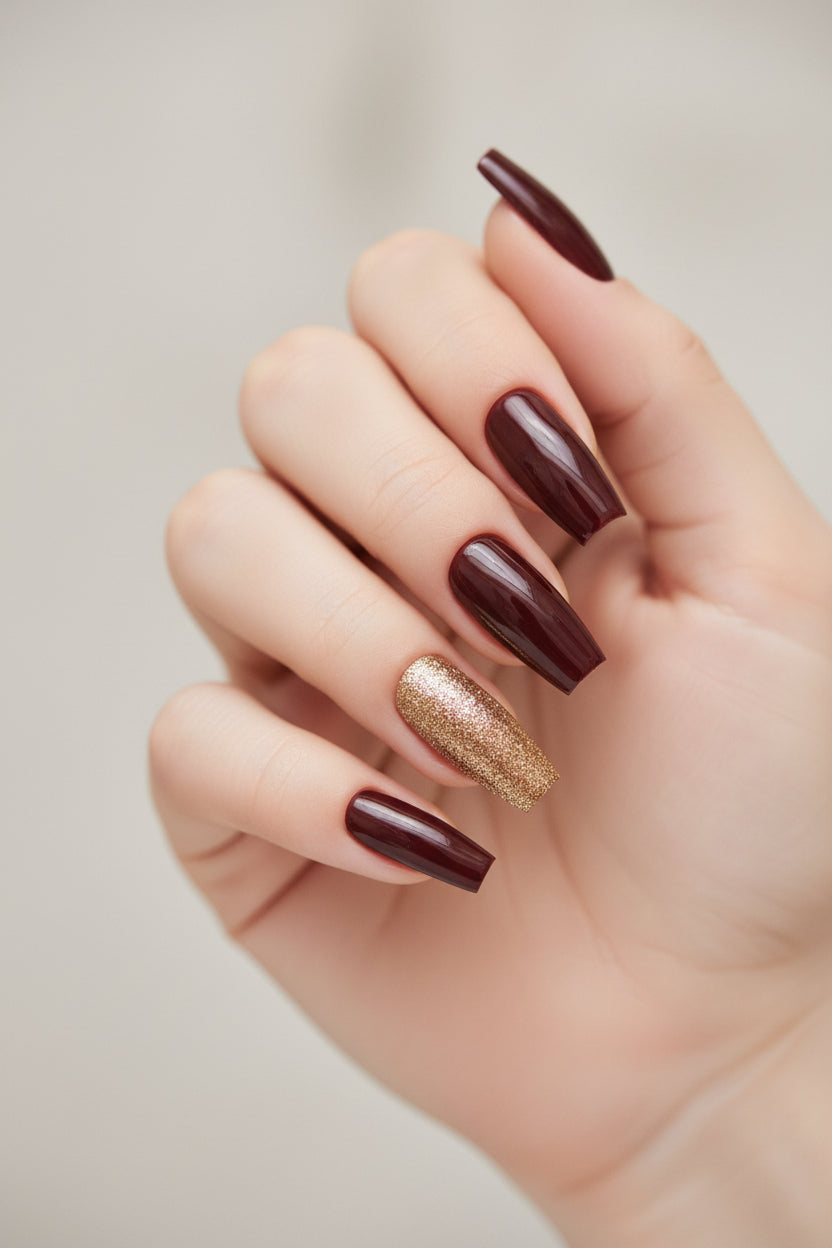 Faux ongles bordeaux et or coffin